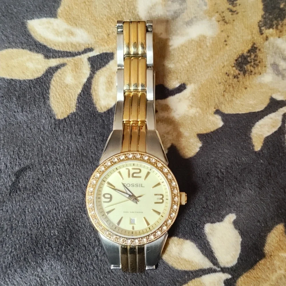 Hp🎯🥳🎉🕺💃Fossil blue rose gold and silver women's watch